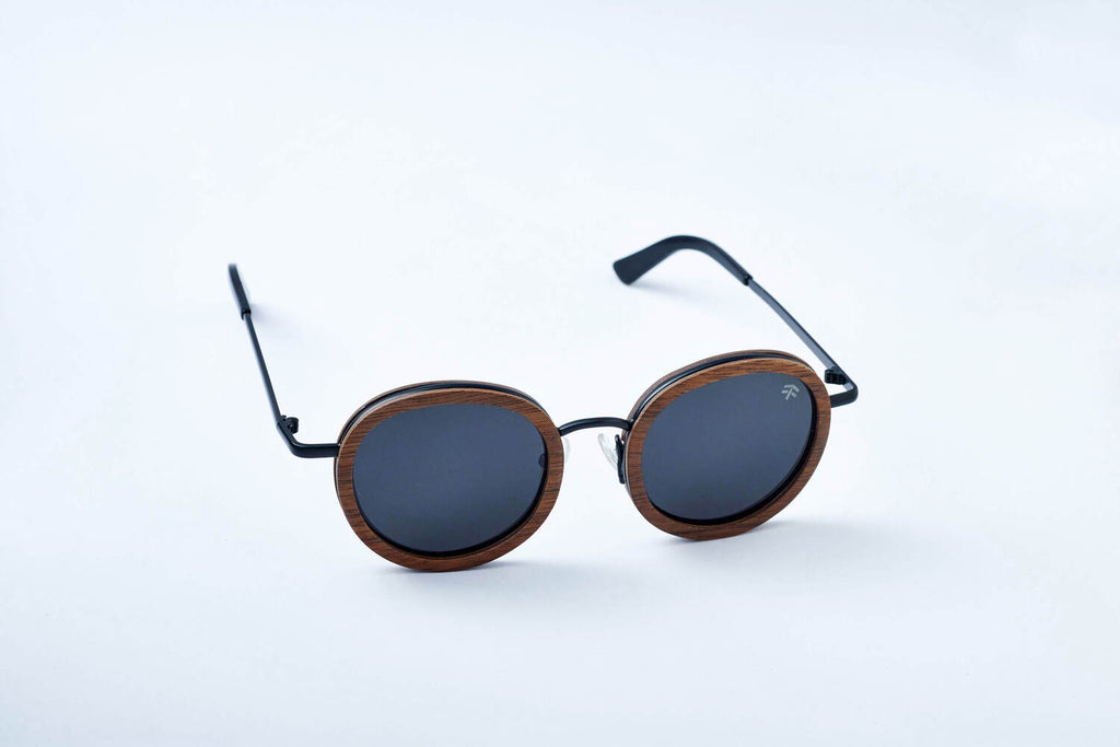 BALI in walnut wood and metal