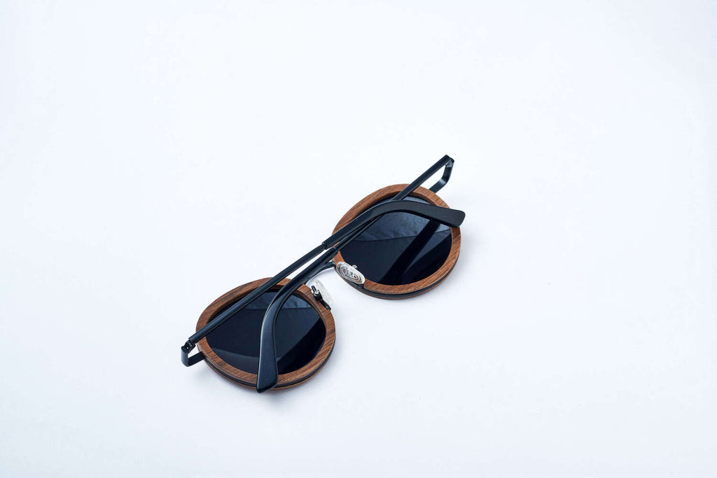 BALI in walnut wood and metal