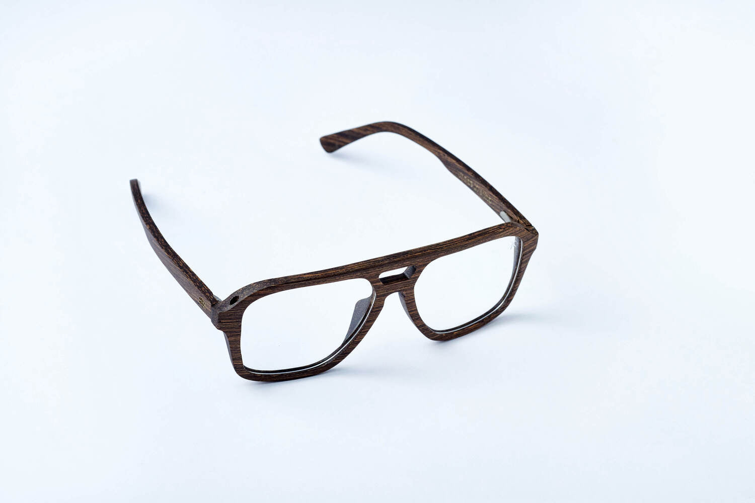 CLIFF prescription in layered walnut wood